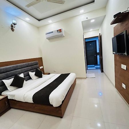 Hotel Woodlark Zirakpur Chandigarh !! Top Rated & Most Awarded Properties In Tricity !! المظهر الخارجي الصورة