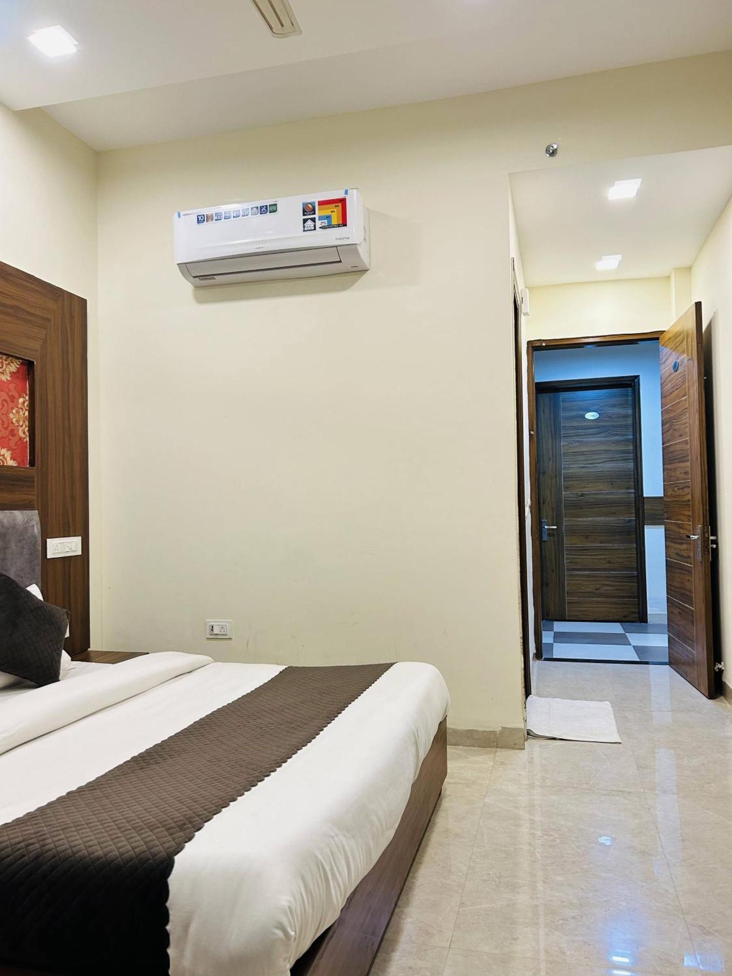 Hotel Woodlark Zirakpur Chandigarh !! Top Rated & Most Awarded Properties In Tricity !! المظهر الخارجي الصورة