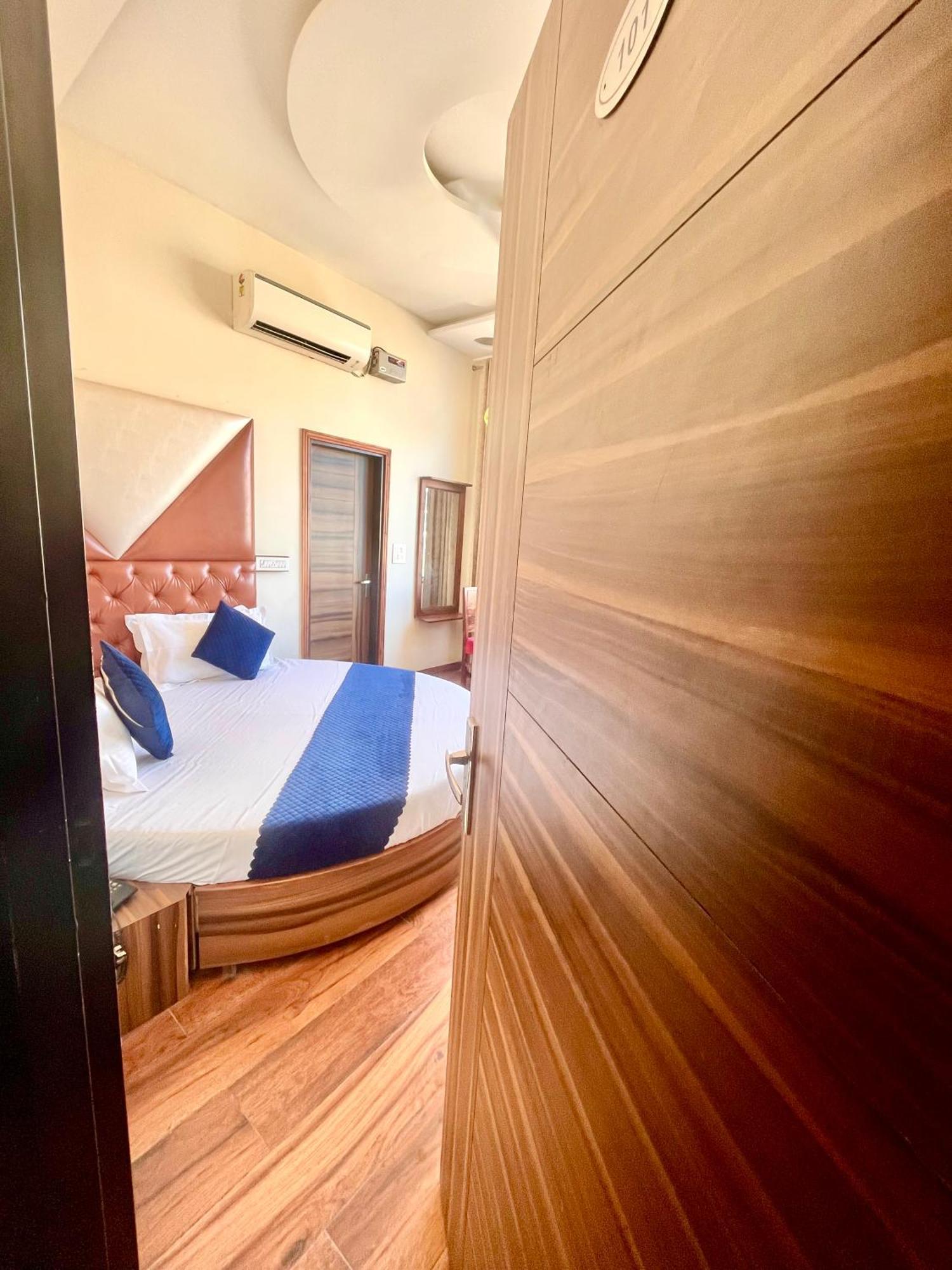 Hotel Woodlark Zirakpur Chandigarh !! Top Rated & Most Awarded Properties In Tricity !! المظهر الخارجي الصورة