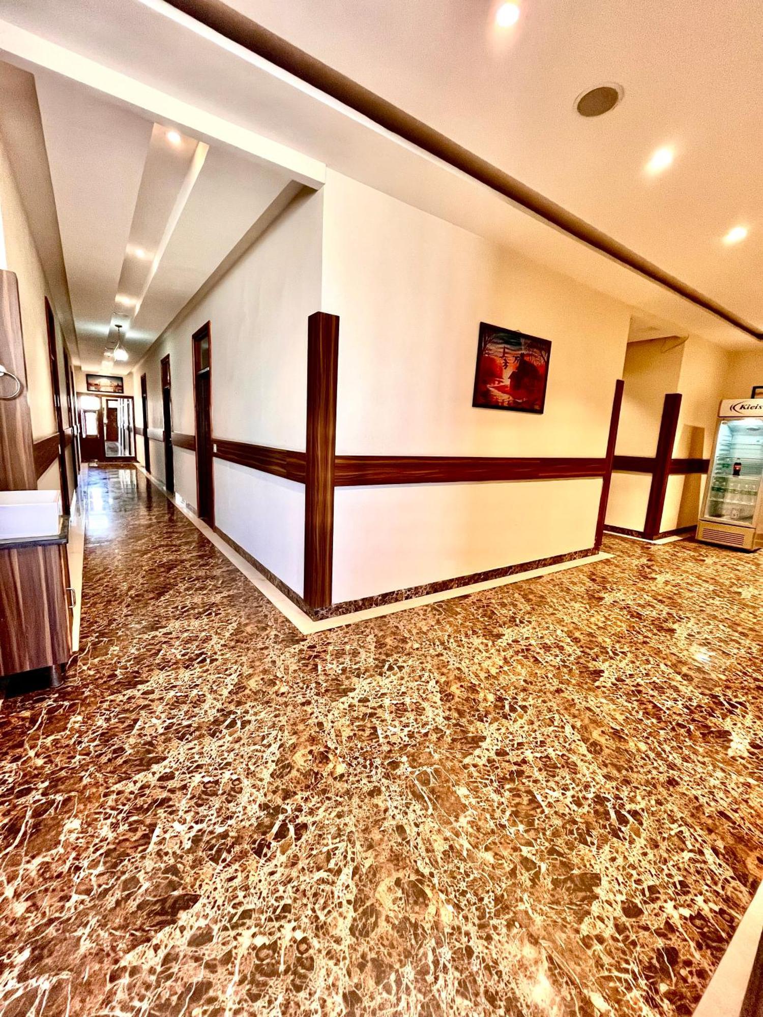 Hotel Woodlark Zirakpur Chandigarh !! Top Rated & Most Awarded Properties In Tricity !! المظهر الخارجي الصورة